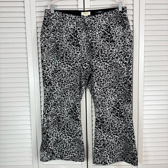 Maeve by Anthropologie The Margot Kick-Flare Cropped Knit Pants White Black 1X - Picture 3 of 9